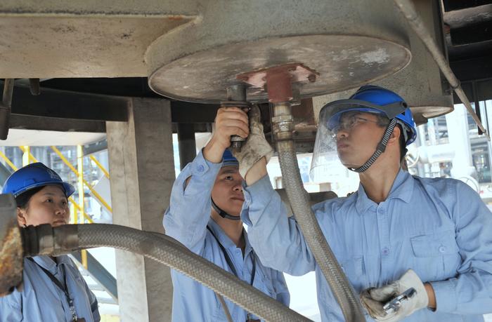 武漢石化：定期清理爐嘴 每年減少瓦斯5% 